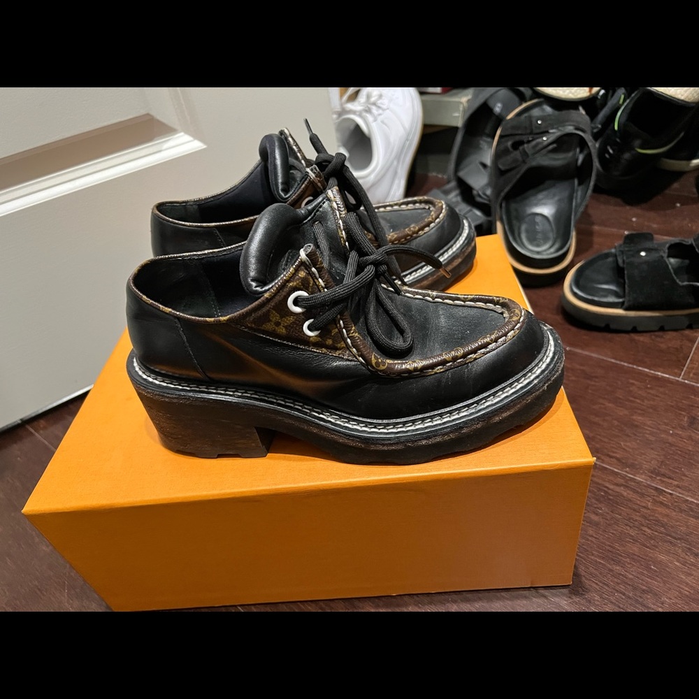 Louis Vuitton women Oxford shoes authentic